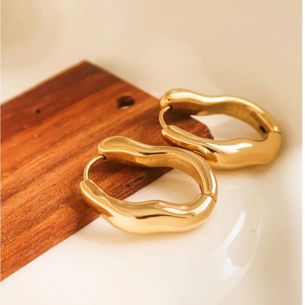 Darcy Gold Oval Hoop Earrings